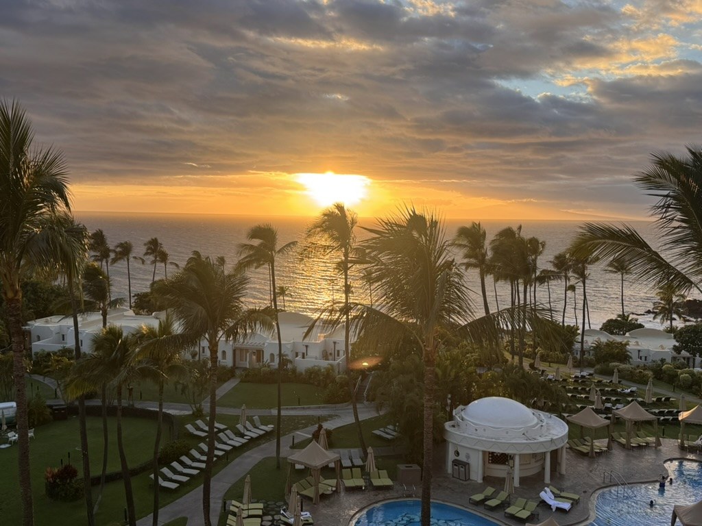 Cover of Susan's Hawaii Guide: the sunset over Wailea Beach from Susan Green's room at the Fairmont Kea Lani in Maui